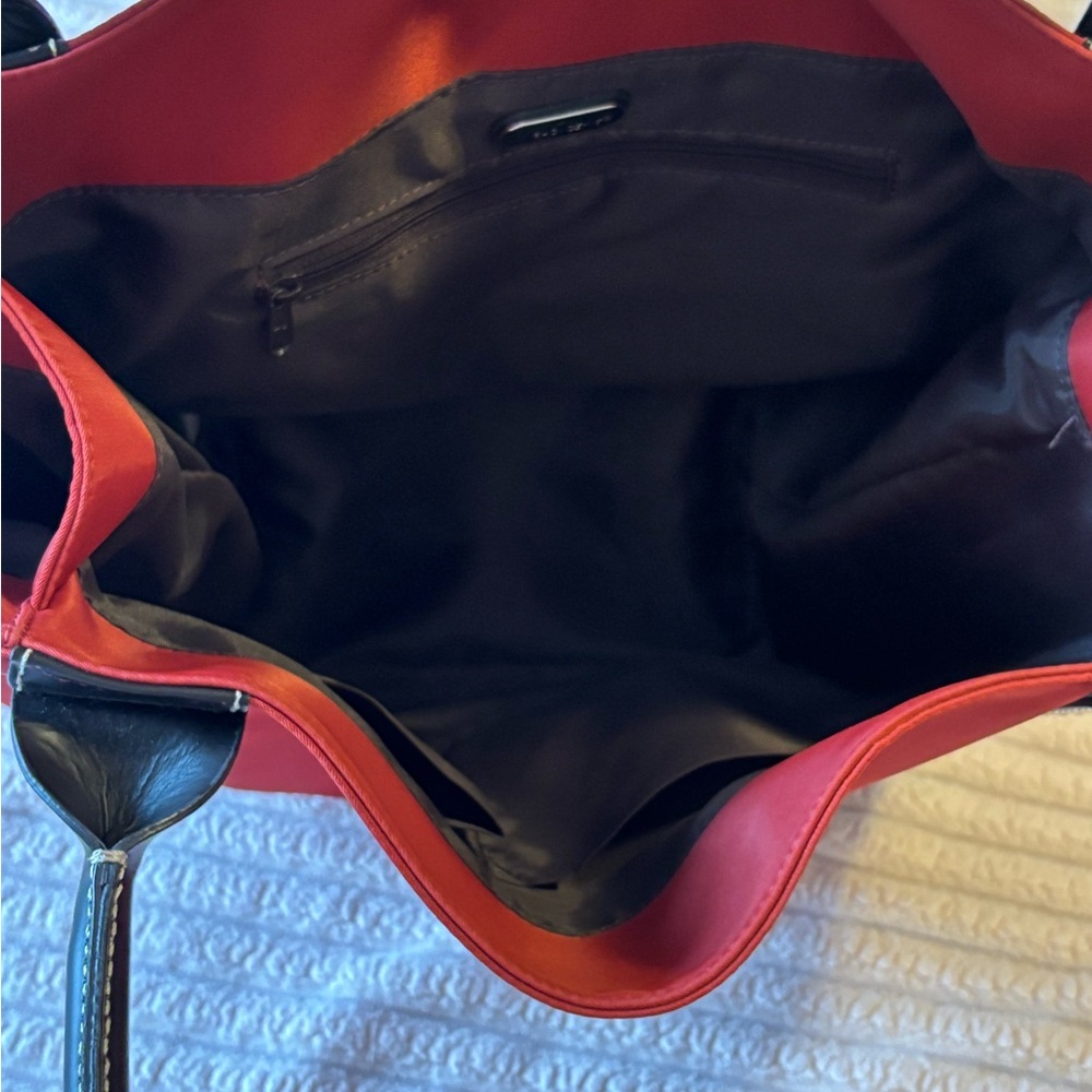 Chic Red and Black Tote Bag - Picture 6 of 6